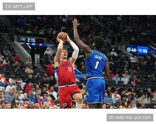 贝恩三分5投5中打乱火箭防守部署 魔术半场建立优势